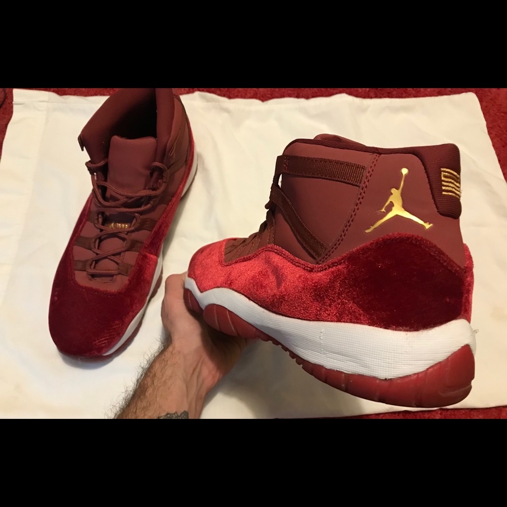 Air Jordan Retro Heiress Night Maroon